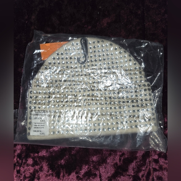 NWT Kurt Geiger Crystal Eagle Beanie - Picture 5 of 5